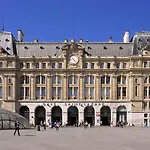 Charming Duplex Apt With Terrace In Central Paris