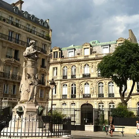 Charming Duplex With Terrace In Parigi